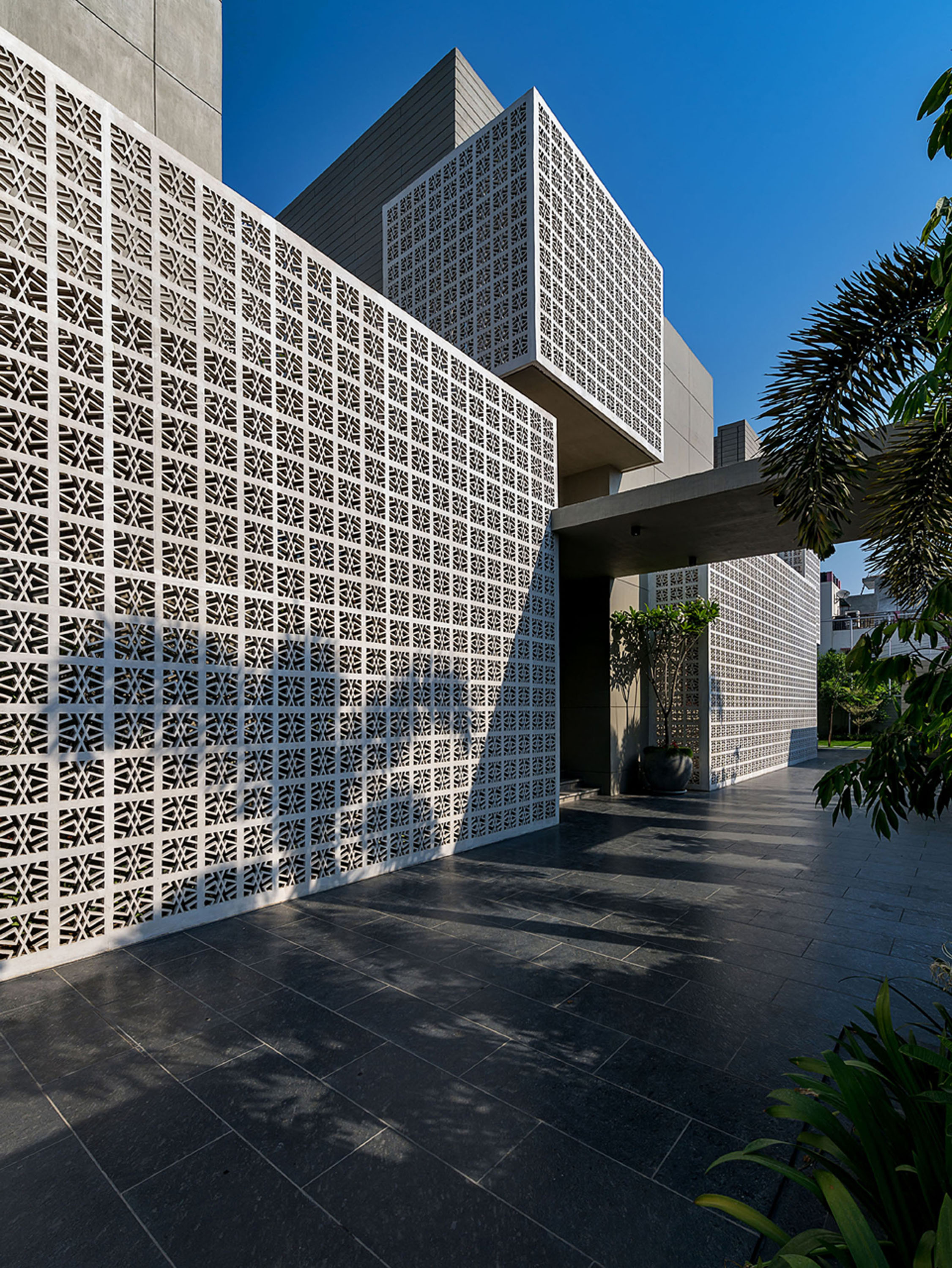 18-screens by-sanjay-puri-architects